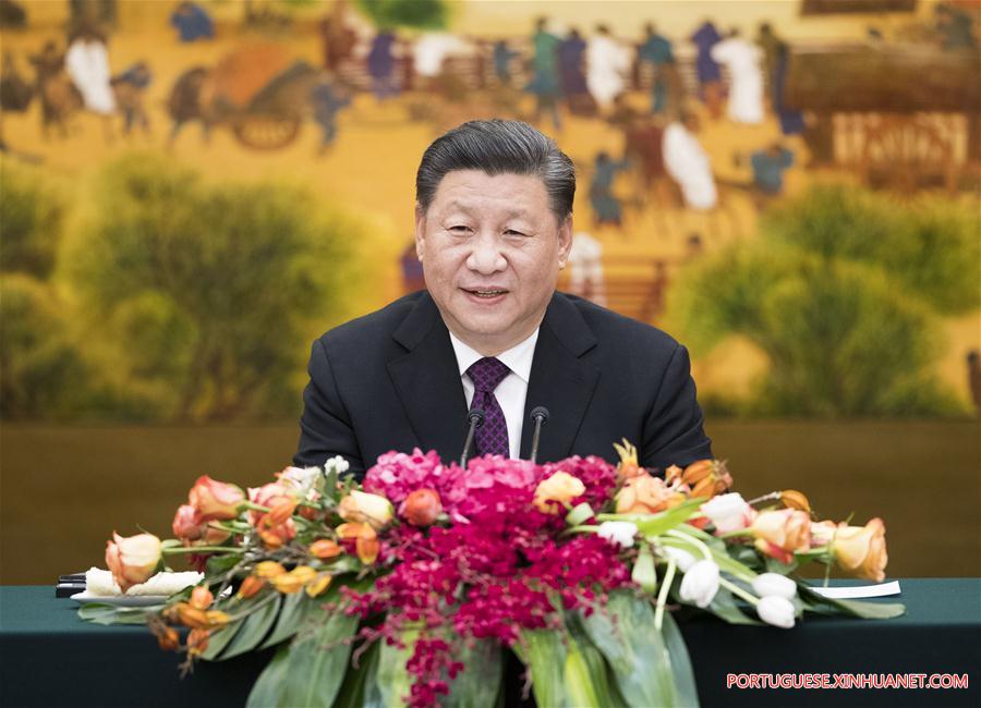 Xi se reúne com participantes estrangeiros no Fórum Internacional Imperial Springs e pede defesa do multilateralismo