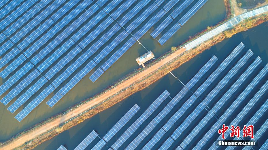 Insólito: Curso do rio abandonado na China transformado em usina de eletricidade fotovoltaica
?
