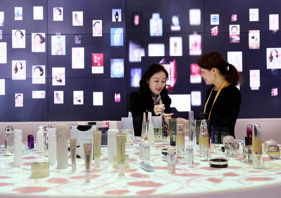 Comércio exterior da China cresce 2,4% nos primeiros 11 meses