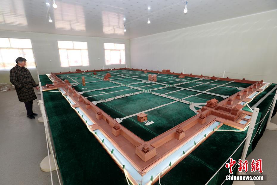 Carpinteiro aposentado constrói miniatura da cidade de Xi’an