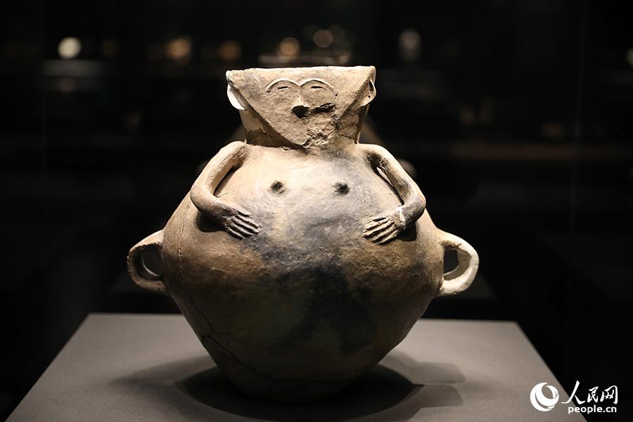 Exibi??o de jades de primeira classe realizada em Museu de Liaoning