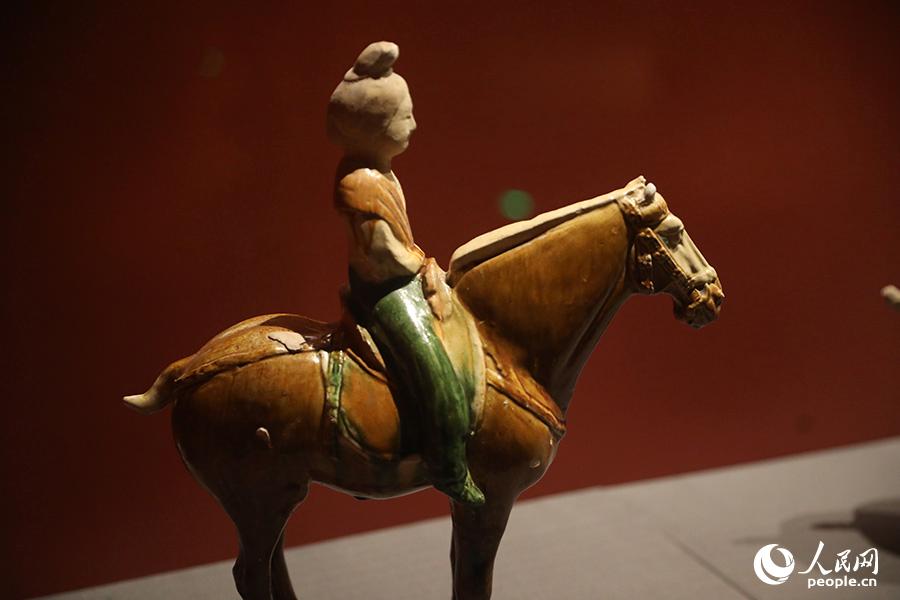 Exposi??o de relíquias culturais da dinastia Tang realizada em Museu da província de Liaoning