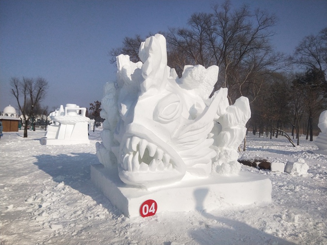 Exposi??o de esculturas de neve aberta ao público em Harbin