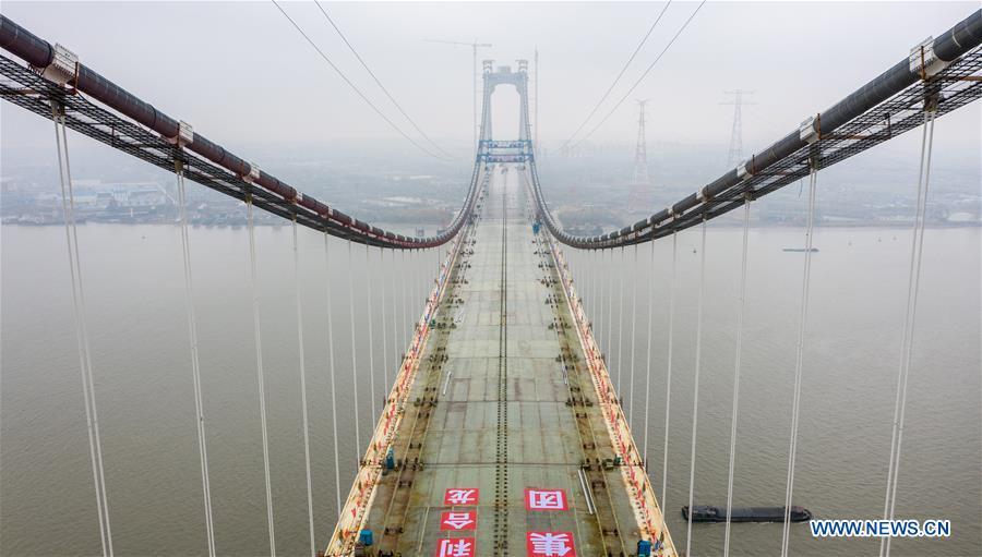 Primeira ponte suspensa com autoestrada e ferrovia da China termina primeira fase de constru??o