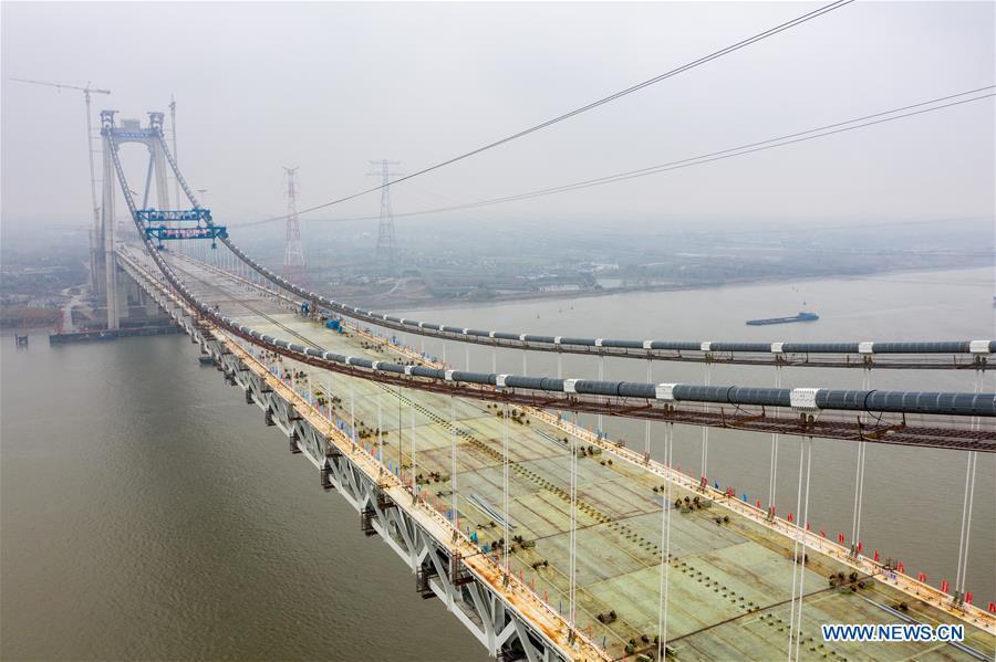 Primeira ponte suspensa com autoestrada e ferrovia da China termina primeira fase de constru??o