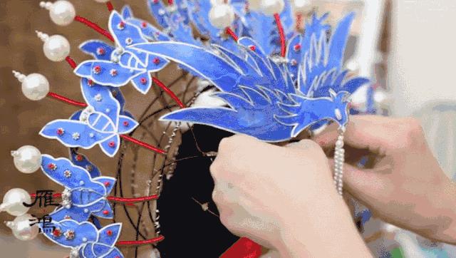 Vlogger chinesa atinge a fama após recria??es artesanais de trajes da China antiga