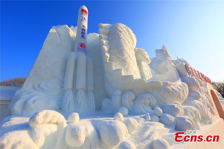 Esculturas de neve atraem visitantes para Xinjiang