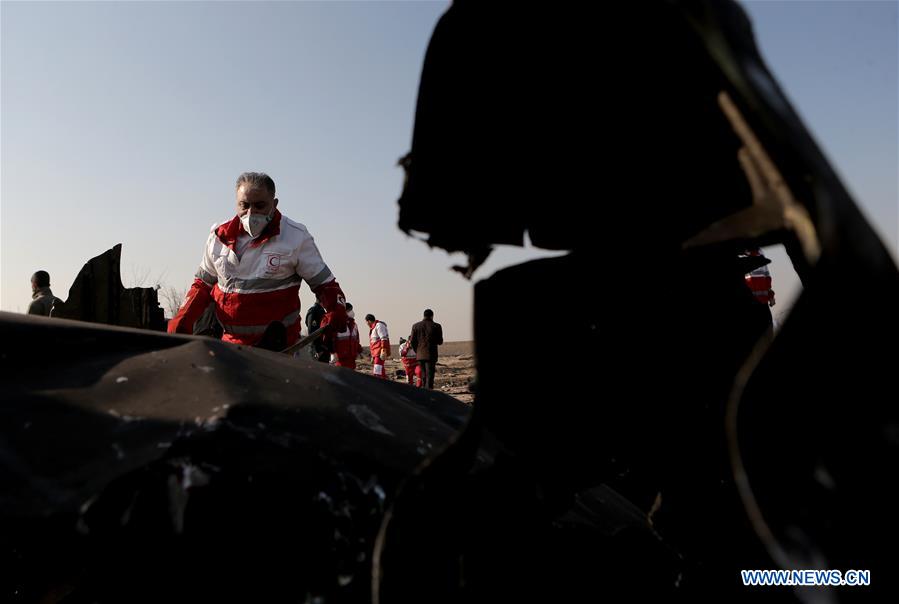 Queda de avi?o ucraniano provoca a morte de todos os passageiros