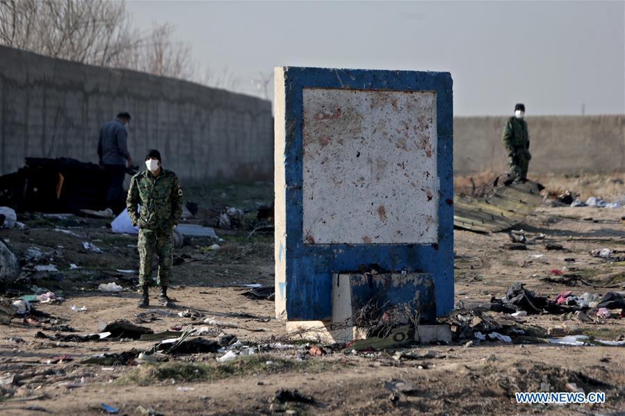 Queda de avi?o ucraniano provoca a morte de todos os passageiros