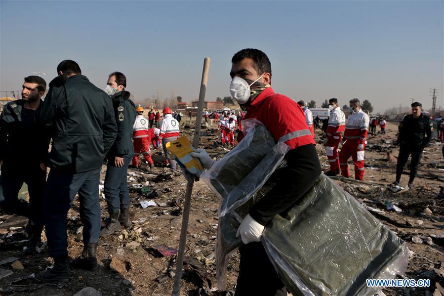 Queda de avi?o ucraniano provoca a morte de todos os passageiros