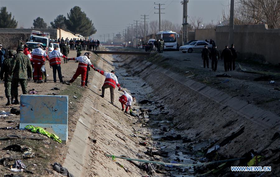 Queda de avi?o ucraniano provoca a morte de todos os passageiros