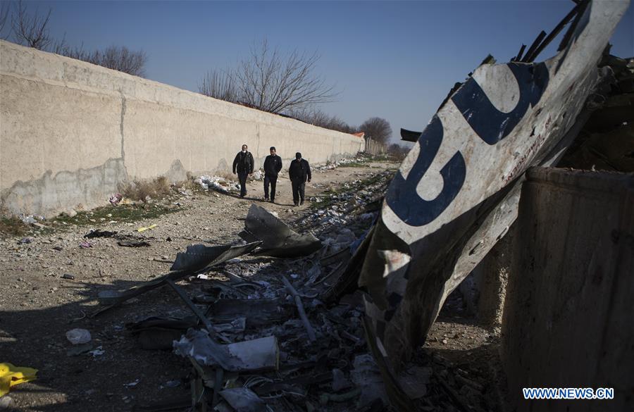 Queda de avi?o ucraniano provoca a morte de todos os passageiros