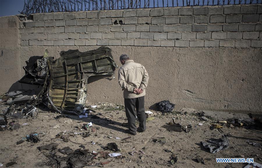 Queda de avi?o ucraniano provoca a morte de todos os passageiros