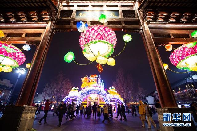 Maior festa de lanternas da China foi iniciada em Nanjing