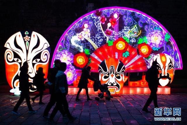 Maior festa de lanternas da China foi iniciada em Nanjing