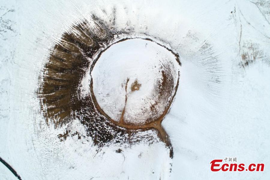 Galeria: grupo vulcanico Ulan Hada coberto de neve