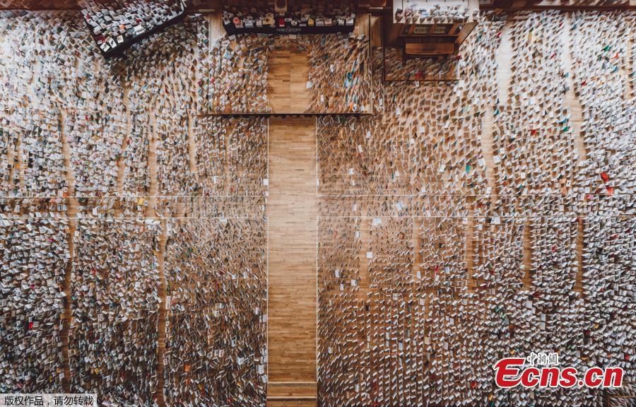 Veterano britanico Tom Moore recebeu milhares de cart?es de aniversário

