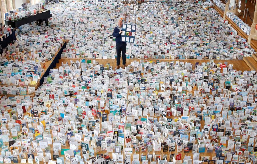 Veterano britanico Tom Moore recebeu milhares de cart?es de aniversário

