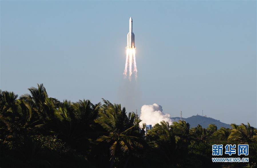 Foguete Longa Marcha-5B completa voo inaugural com sucesso, iniciando a constru??o da esta??o espacial chinesa

