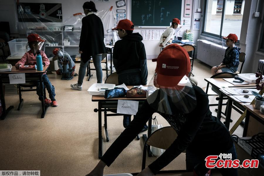 Fran?a: Escolas reabrem à medida que bloqueio do país alivia
