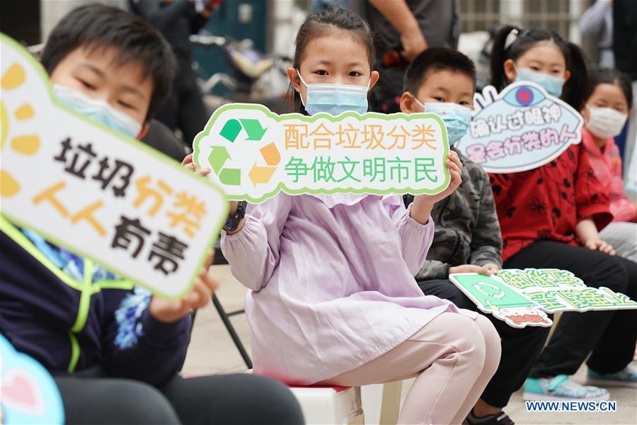 Beijing toma várias medidas para ajudar residentes a se envolverem melhor na separa??o de lixo