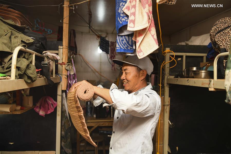 Constru??o de rodovia atravessando deserto de Taklimakan entra na fase final
