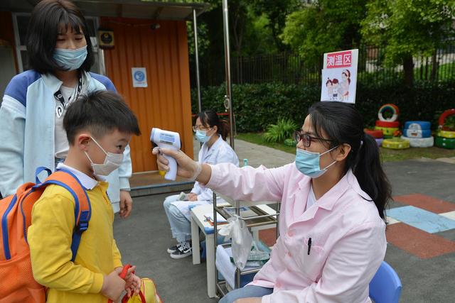 Jardins de infancia de várias cidades retomam aulas