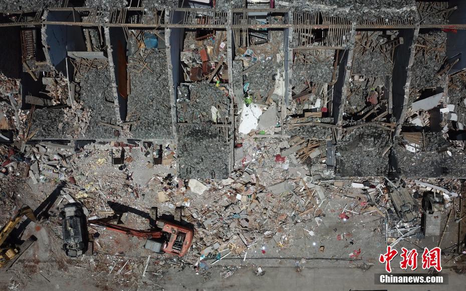 Explos?o do caminho de tanque no leste da China causa centenas das mortes e feridos

