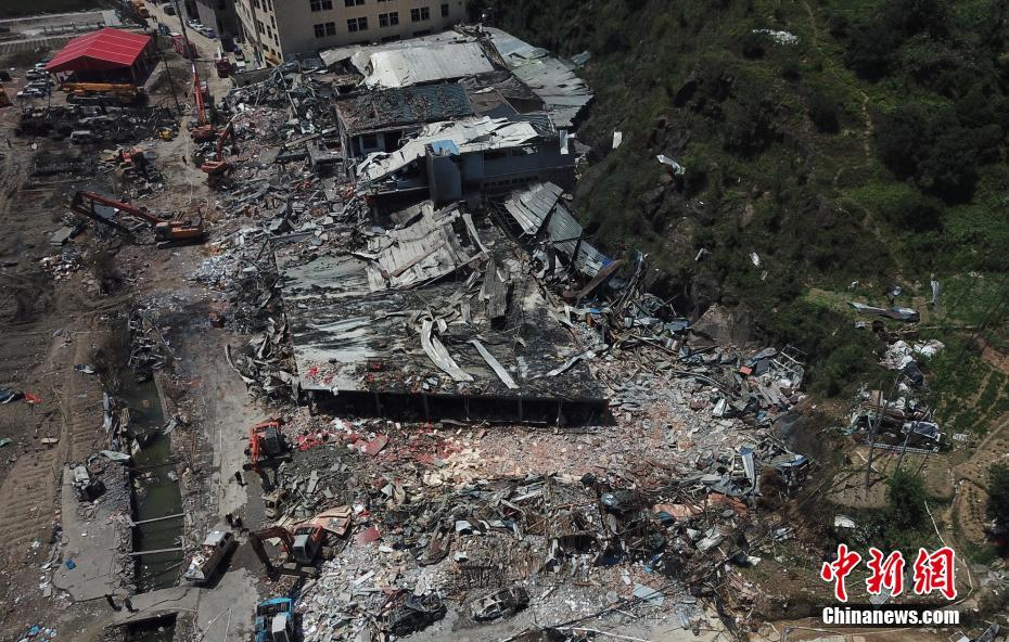 Explos?o do caminho de tanque no leste da China causa centenas das mortes e feridos

