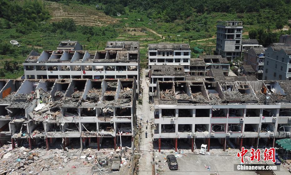 Explos?o do caminho de tanque no leste da China causa centenas das mortes e feridos

