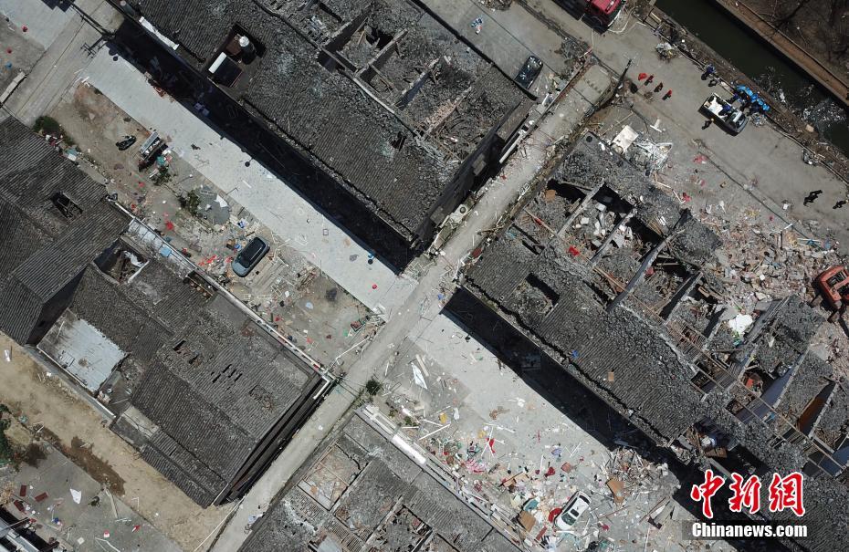 Explos?o do caminho de tanque no leste da China causa centenas das mortes e feridos

