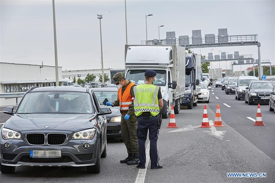 áustria reabre fronteira com 31 países