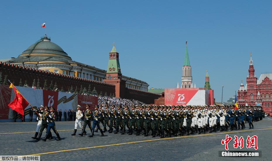 Rússia realiza parada militar em homenagem do 75o aniversário da vitória da guerra patriótica

