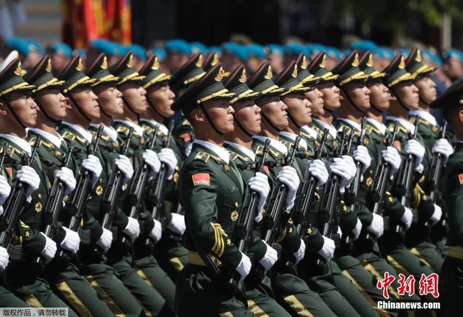 Rússia realiza parada militar em homenagem do 75o aniversário da vitória da guerra patriótica

