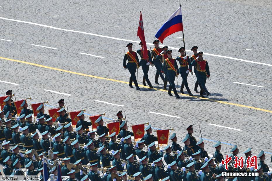 Rússia realiza parada militar em homenagem do 75o aniversário da vitória da guerra patriótica


