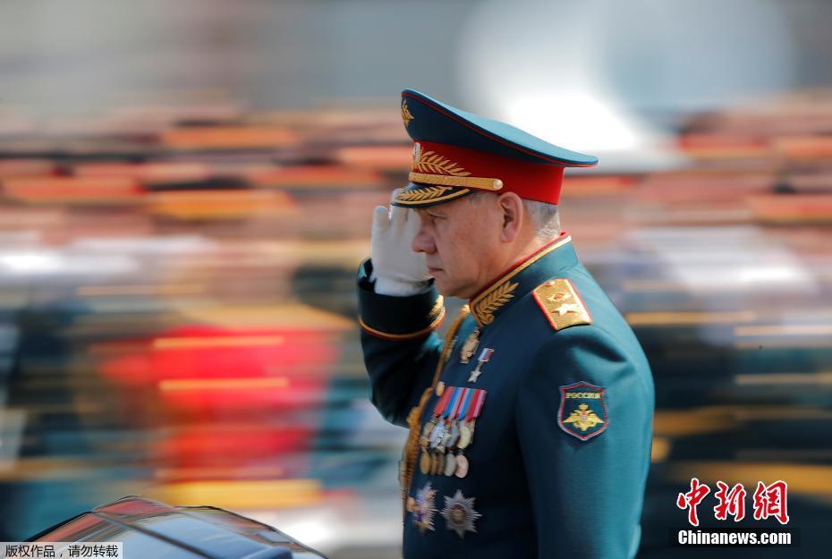 Rússia realiza parada militar em homenagem do 75o aniversário da vitória da guerra patriótica

