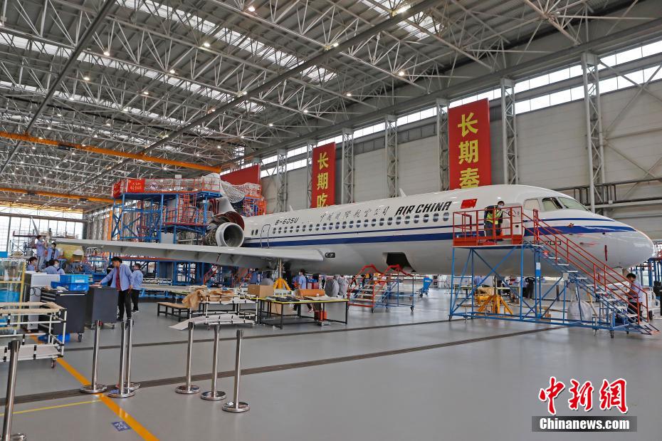 COMAC entrega primeiros avi?es regionais ARJ21 à Air China

