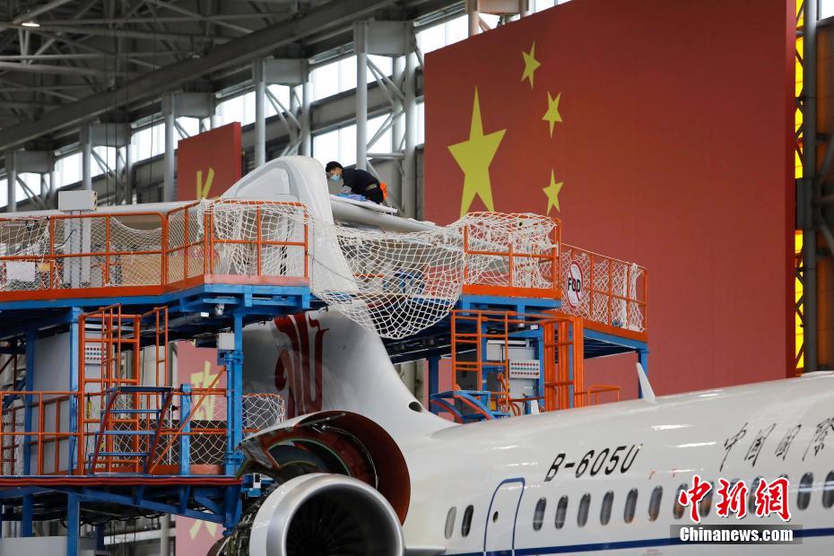 COMAC entrega primeiros avi?es regionais ARJ21 à Air China

