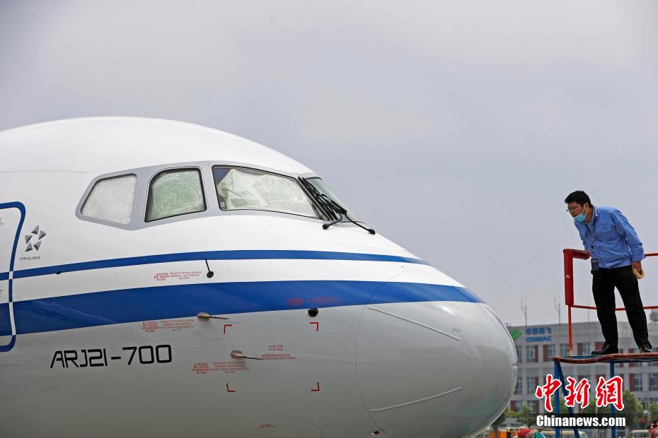 COMAC entrega primeiros avi?es regionais ARJ21 à Air China

