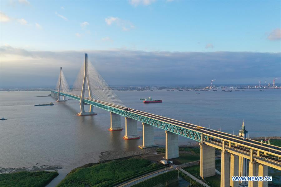 Ponte Shanghai-Suzhou-Nantong abre ao transito

