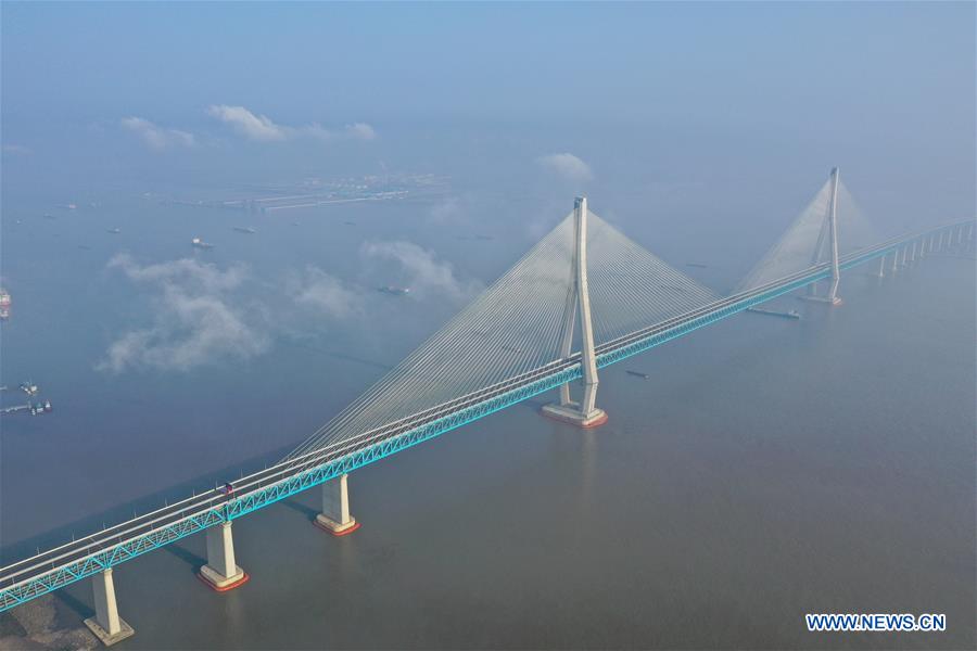 Ponte Shanghai-Suzhou-Nantong abre ao transito

