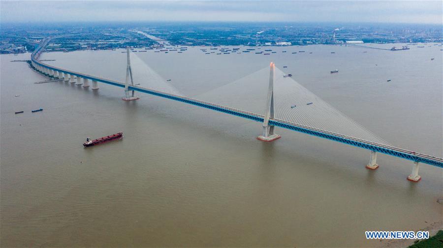 Ponte Shanghai-Suzhou-Nantong abre ao transito

