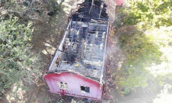 Museu universitário no Brasil pega fogo e maioria das mais de 260.000 cole??es é 