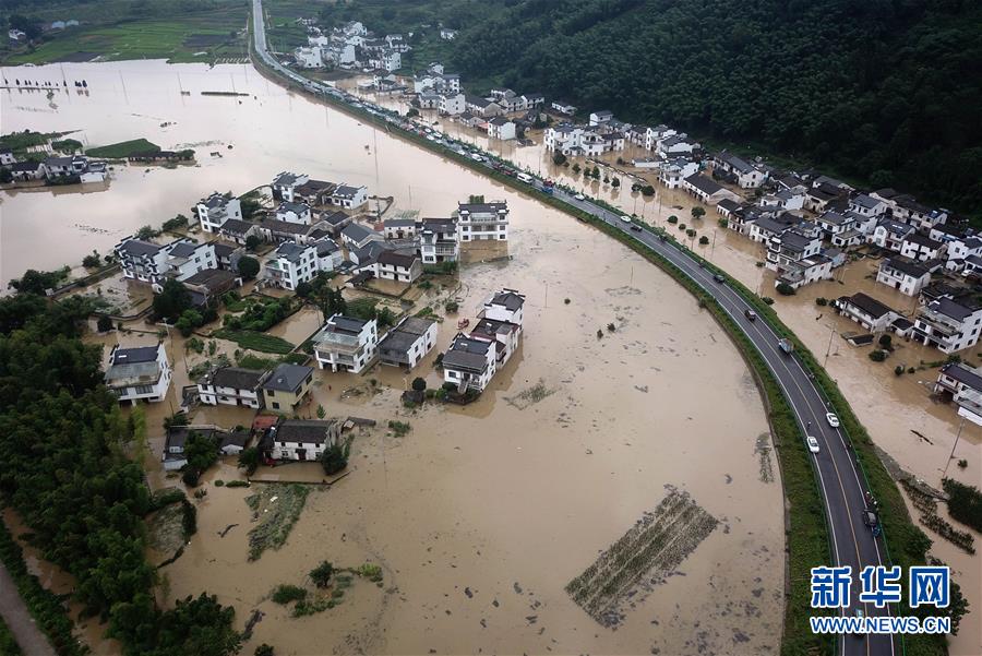Chuva forte provoca inunda??es em Huangshan