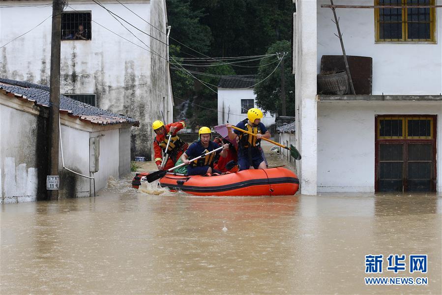 Chuva forte provoca inunda??es em Huangshan