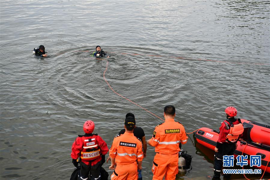 Acidente de ?nibus deixa 21 mortes e 16 feridos em Guizhou