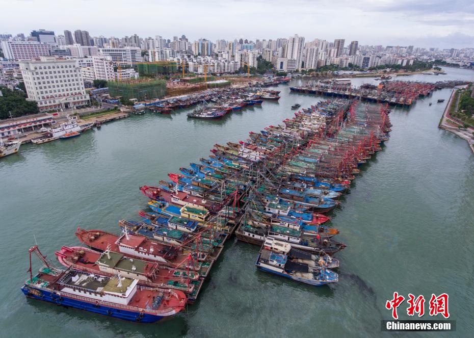 Estreito de Qiongzhou suspenso pelo tuf?o 