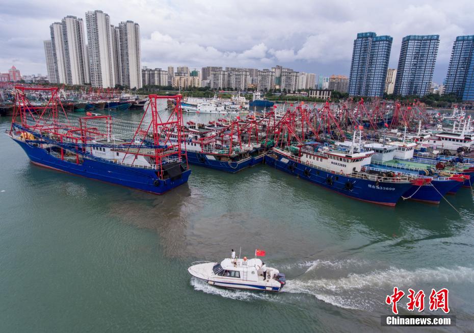 Estreito de Qiongzhou suspenso pelo tuf?o 