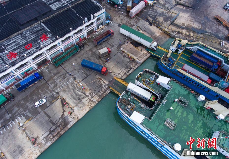 Estreito de Qiongzhou suspenso pelo tuf?o 