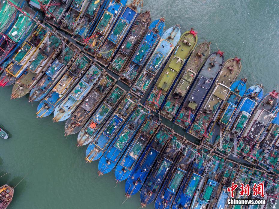 Estreito de Qiongzhou suspenso pelo tuf?o 